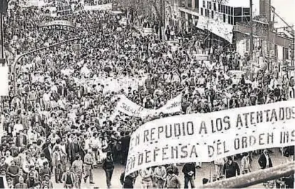 ?? (LA VOZ / ARCHIVO) ?? Otros tiempos. Manifestac­ión de 1985 por los derechos humanos.