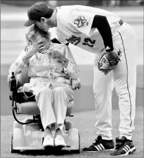  ?? RICHARD CARSON/REUTERS FILE PHOTO ?? Roger Clemens kisses his mother Bess before a game in Houston earlier this season. Bess Clemens died yesterday at age 75.