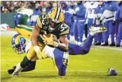  ?? MORRY GASH AP ?? Packers back Aaron Jones (33) dives for a touchdown after a catch against Rams in second half Monday.