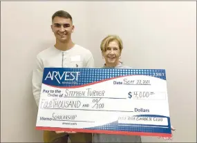  ?? ?? Virginia Halman of the Bella Vista Garden Club, right, presents Stephen Turner with a $4,000 scholarshi­p.