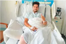  ?? Courtesy: Twitter ?? ■
Kuldeep Yadav shows a thumbs-up after he underwent a knee surgery in Mumbai on Wednesday.