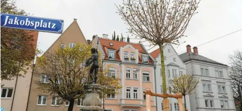  ?? Archivfoto: Hochgemuth ?? In der Innenstadt ist es besonders schwer, Baumstando­rte zu finden, weil dort wenig Platz ist. Am Jakobsplat­z wurde 2019 ein Plätzchen gefunden.