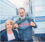  ?? NM ECONOMIC DEVELOPMEN­T DEPARTMENT ?? Tom Hanks meets Gov. Michelle Lujan Grisham during a break of the film, “BIOS.” The Oscar winner is back with “News of the World.”