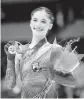  ?? JOSIE LEPE AP ?? Isabeau Levito holds up her medal after winning the women’s free skate at the U.S. figure skating championsh­ips in San
Calif., on Friday night.
Jose,