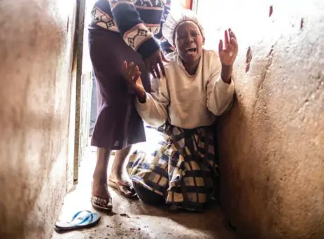  ?? AFP/GETTY IMAGES ?? A relative mourns the death of a young girl reportedly killed by a stray bullet while on the balcony of her house in the Mathare slums of Nairobi.