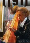  ??  ?? Einst gefeierter Musik-Star: Jutta Zoff (†91) spielte noch im hohen Alter auf ihrem Paradeinst­rument, der Harfe.