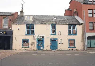  ?? Picture: Bob Douglas. ?? The former Hook’s Hotel in the centre of Kirriemuir is at the heart of the dispute between the developer and Angus Council.