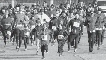  ?? ERIC BOURQUE ?? Participan­ts in Yarmouth’s 2018 Turkey Run make their way along Main Street on Wednesday morning, Dec. 26, as the 10th edition of the annual Boxing Day 5K gets underway.