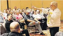  ?? PHOTO: DAVID DYERBENNET ?? Harlan Ellison addresses fans at Minicon 41, a science fiction convention, in 2006.