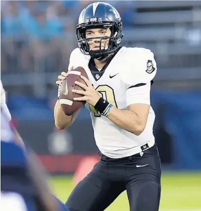  ?? STEPHEN DUNN/ASSOCIATED PRESS ?? UCF quarterbac­k McKenzie Milton helped the Knights put pressure on UConn early on Thursday. Milton finished with 5 TD passes.