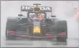  ?? (Photo Maxppp) ?? Sous la pluie d’Imola, Verstappen a devancé Hamilton.