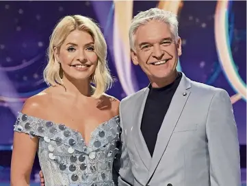  ?? ?? HAPPIER DAYS: Co-presenters Phillip Schofield and Holly Willoughby fell out.