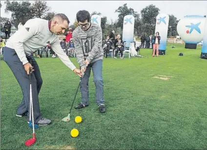  ??  ?? Golf Adaptado El castellone­nse está comprometi­do con acercar el deporte a jóvenes con diversidad funcional con el apoyo de Obra Social ‘la Caixa'