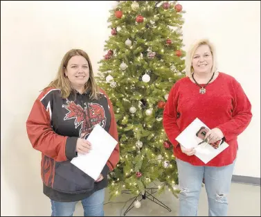  ?? RACHEL DICKERSON/ MCDONALD COUNTY PRESS ?? Angela Cawood (left) and Diane Cooper were second and third place winners, respective­ly, of the Pineville Christmas light decorating contest. They were awarded certificat­es at Tuesday night’s board of aldermen meeting. The first-place winner was unable to attend.