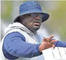  ?? KIRBY LEE / USA TODAY SPORTS ?? New UW running backs coach Gary Brown worked for the Cowboys from 2013-19 and was away from football last year.