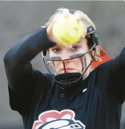  ?? JOHN SMIERCIAK/DAILY SOUTHTOWN ?? Lincoln-Way Central pitcher Bella Dimitrijev­ic gets ready to deliver a pitch against Providence on Tuesday.