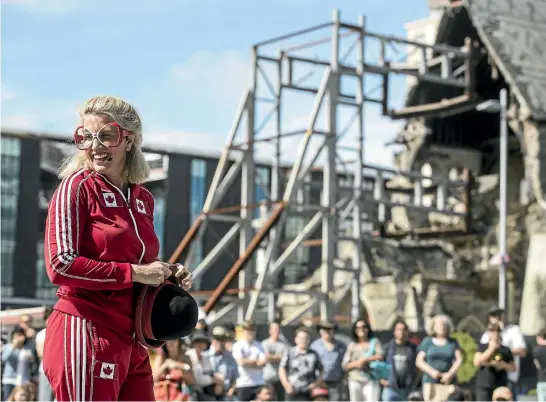  ?? PHOTO: IAIN MCGREGOR/STUFF ?? Canadian busker Sharon Mahoney was the first to perform in Cathedral Square for the festival since 2011.