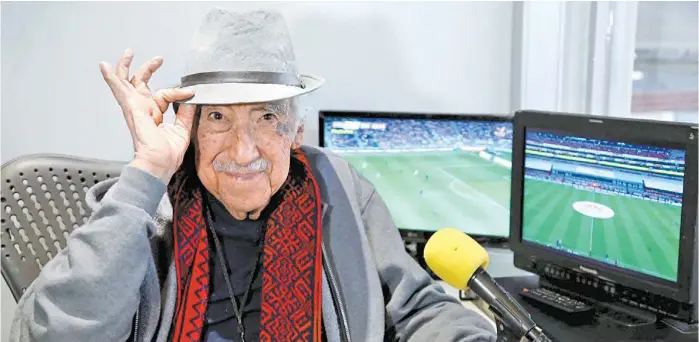  ?? SANTIAGO CHAPARRO ?? Fue un vínculo con el aficionado de futbol y con miles de personas que lo escucharon anunciar la programaci­ón del Canal 5.