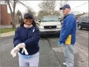  ?? EVAN BRANDT — MEDIANEWS GROUP ?? Pottstown School Board member Katina Bearden gets some encouragem­ent from Rupert Principal Matthew Moyer as she prepares to help out with the district’s food distributi­on effort.