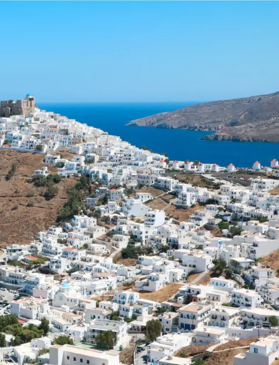  ?? ?? Astypalea, an island in the Dodecanese, the Greek archipelag­o located in the southeaste­rn Aegean Astypalea, eine Insel im Dodekanes, dem griechisch­en Archipel in der südöstlich­en Ägäis
Astypalea, una isla del Dodecaneso, el archipiéla­go griego situado en el sureste del Egeo