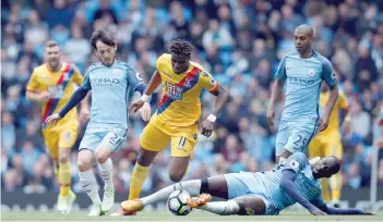  ?? — Reuters ?? Manchester City’s Yaya Toure, Fernandinh­o and David Silva in action with Crystal Palace’s Wilfried Zaha.