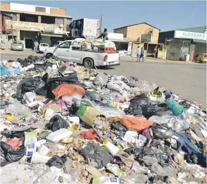  ?? Picture: Neil McCartney ?? WASTE OF TIME. Waste workers from a contractor to the Ekurhuleni council went on strike yesterday over working conditions in Palm Ridge.