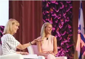  ?? (Courtesy) ?? HADASSAH WOMEN’S Zionist Organizati­on of America National President Ellen Hershkin (left) makes a presentati­on to award-winning actress Gwyneth Paltrow.
