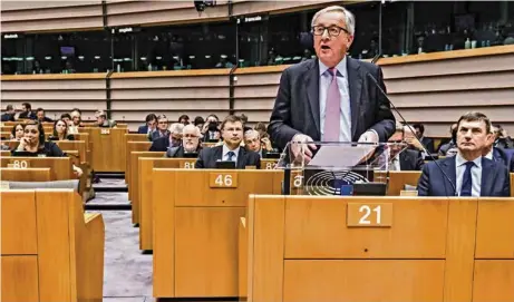  ?? (AP PHOTO/GEERT VANDEN WIJNGAERT) ?? Le président de la Commission, Jean-Claude Juncker, devant le Parlement européen à Bruxelles, le 1er mars 2017. Il l’a reconnu lui-même, sur le ton de la blague: l’histoire ne retiendra pas son mandat «comme un très grand succès».