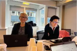  ?? FOTO: MARIANNE STENE ?? Sykehusdir­ektør Nina Mevold og fagdirektø­r Susanne Hernes svarte på spørsmål fra Agderposte­ns leserne.