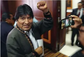  ??  ?? Déchu. Evo Morales le 27 novembre 2019, en exil à Mexico.
À la suite des élections générales du 20 octobre, dont les résultats contestés ont provoqué des troubles à La Paz, le président bolivien, qui avait dans un permier temps revendiqué sa victoire, a été contraint à la démission le 10 novembre.