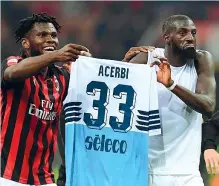  ?? (Afp) ?? Il caso Frank Kessie e Tiemoue Bakayoko con la maglia di Francesco Acerbi