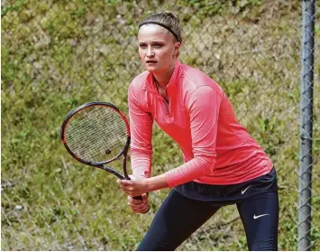  ?? Foto: Siegfried Kerpf ?? Die Nummer eins des TC Schwaben Augsburg, Tereza Polanska, gab sich in ihrem Match gegen Radka Buzkova keine Blöße: Sie siegte problemlos mit 6:3, 7:6. Im Auftaktspi­el der Regionalli­ga gewann ihre Mannschaft mit 5:4.