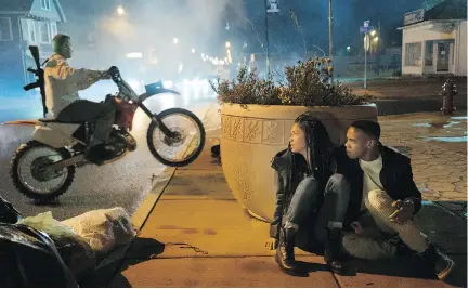  ??  ?? Lex Scott Davis, centre, as Nya, and Joivan Wade, as Isaiah, work to keep their Staten Island neighbourh­ood safe in The First Purge.