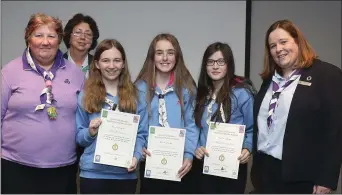  ?? Robbie Reynolds Photograph­y. ?? Méabh O’Sullivan Darcy, Sarah McCarthy and Ellen McSweeney of Mangerton Guides, Killarney at the National Guide Awards in Croke Park with (left) Irish Girl Guides President Maureen Murphy, Mangerton Guides Leader Patricia Palmer and IGG Chief Commission­er Helen Concannon. Photo by