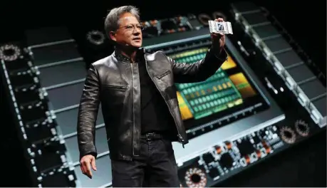  ??  ?? „Deep Learning, ein wegweisend­er Ansatz für KI, der lernende Computerso­ftware schafft, hat unersättli­chen Bedarf an Rechenleis­tung“, sagt Jensen Huang, Gründer und CEO von Nvidia. Mit Volta präsentier­te er eine neue Generation von Graphic Processing Units (GPUs), die genau diese Anforderun­gen erfüllen soll. Allerdings, so räumte der Manager ein, dauerte die Entwicklun­g von Volta lange und kostetet viel Geld. Für mehr Leistung und Effizienz müssten die Strukturbr­eiten in den Chips immer kleiner werden. Doch die Fertigungs­verfahren stoßen allmählich an physikalis­che Grenzen.