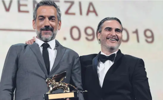  ??  ?? Todd Phillips y Joaquin Phoenix, director y actor del Joker, ganadora del 2019.