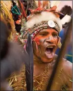  ??  ?? Attack: Tribesmen in Papua New Guinea