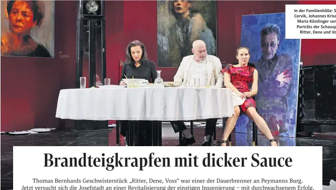  ?? ?? In der Familienhö­lle: Sandra Cervik, Johannes Krisch und Maria Köstlinger vor den Porträts der Schauspiel­er Ritter, Dene und Voss.