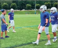  ?? Scott Ericson / Hearst Connecticu­t Media ?? Newtown players gather around a coach during their scrimmage against Greenwich on Saturday in Newtown.