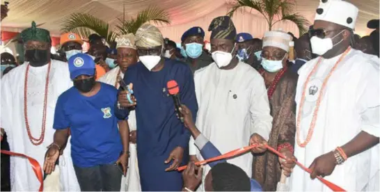  ??  ?? L-R: Abdulwasiu Lawal, Oniru of Iru Land; Bisola Olusanya, commission­er for agricultur­e; Governor Babajide Sanwo-Olu of Lagos State; Obafemi Hamzat, deputy governor; Kabiru Shotubi, Ayangburen of Ikorodu; and Saheed Elegushi, Elegushi of Ikate Land, during the inaugurati­on and distributi­on of agricultur­al tools at the 2021 Agricultur­al Value Chains Enterprise Activation Programme in Lagos, recently