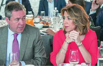  ?? EP ?? Los socialista­s Juan Espadas y Susana Díaz