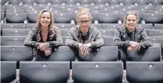  ?? FOTO: ANDREAS ENDERMANN ?? Ann-Kathrin Kramer (v.l.), Claudia Michelsen, Karoline Eichhorn lasen im Schumann-Saal aus Texten dreier Dichterinn­en.