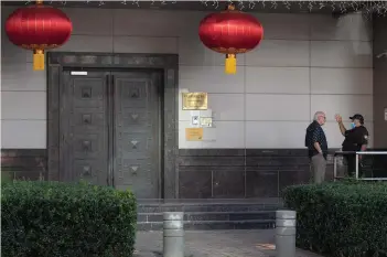  ?? (Adrees Latif/Reuters) ?? THE SCENE outside the closed China Consulate-General in Houston on Wednesday.