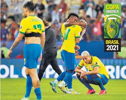  ??  ?? Tristeza. Brasil no encontró el camino del gol ante una Argentina que le cerró los espacios tras asegurar la ventaja.