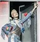  ??  ?? Liceale John Mccrea interpreta un liceale gay in «Everybody’s talking about Jamie»