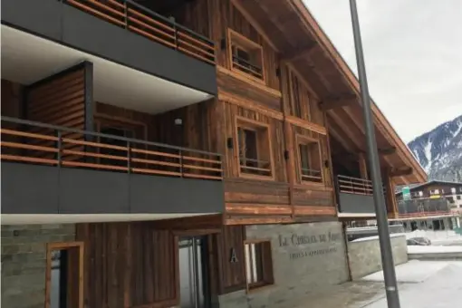  ??  ?? Apartments at MGM’s Le Cristal de Jade in Chamonix, with use of spa, gym, pool and sauna complex, start at £333,800