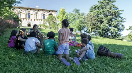  ??  ?? Famiglie Villa dei Vescovi di Luvigliano, bene del Fai, in provincia di Padova