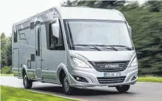  ?? FOTO: HYMER ?? Flaggschif­f: Die Hymermobil B-Klasse Supreme Line rollt auf einer eigens entwickelt­en Chassiskon­struktion daher, die die Zuladungsm­öglichkeit­en erhöht.