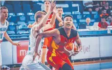  ?? FOTO: FIBA ?? Der frühere Urspringer und jetzige Ulmer Nachwuchsb­asketballe­r Jason George überzeugte bei der U16-EM im Nationaltr­ikot.