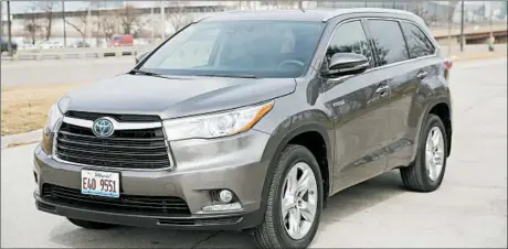  ?? MICHAEL TERCHA TRIBUNE NEWSPAPERS ?? Toyota’s 2015 Highlander Hybrid handles smoothly and quietly in town and on highways.